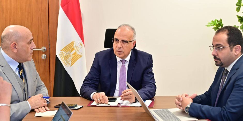 وزير الرى يتابع خطة إعداد وتأهيل قيادات الجيل الثاني لمنظومة المياه