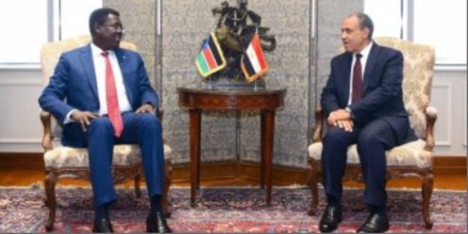 مشاورات سياسية بين وزير الخارجية ونظيره في جنوب السودان
