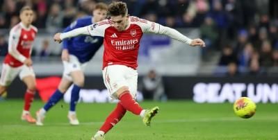 أرسنال يحافظ على قمة البريميرليغ