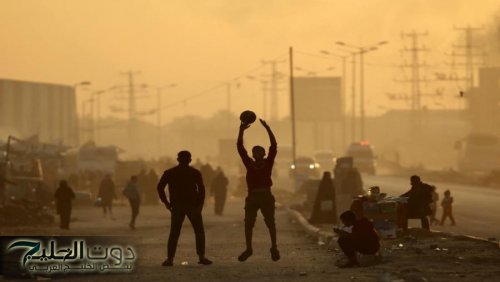 غزيون بلا مأوى يخشون تهجيراً جديداً شرق الخط الأصفر