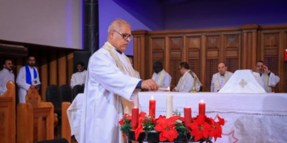 أجراس كاتدرائية جميع القديسين بالزمالك تدق إيذانًا ببدء قداس عيد الميلاد المجيد