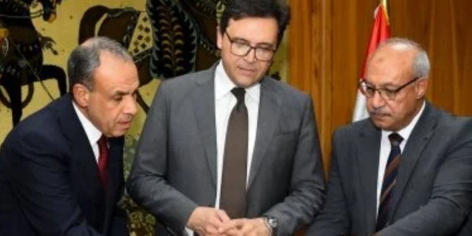 فى زيارة لدار الكتب.. وزير الخارجية يتسلم وثائق وخرائط تاريخية بعد ترميمها