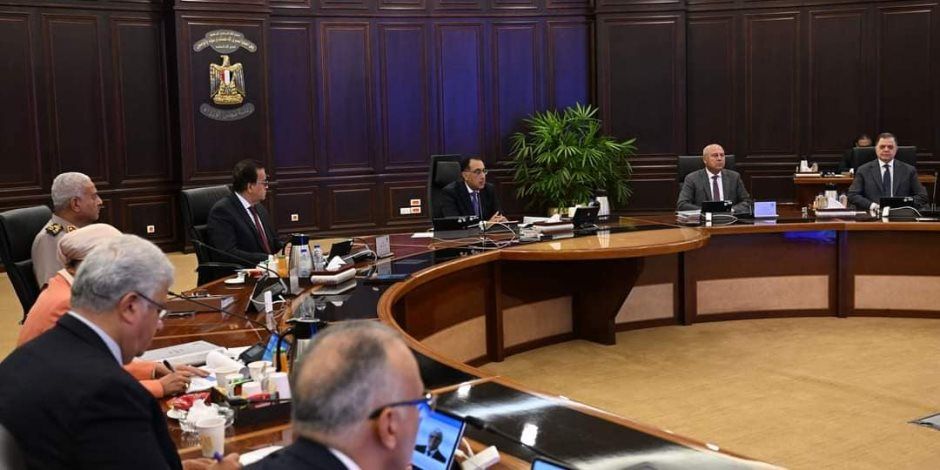 رئيس الوزراء يتابع موقف تسليم وتشغيل المشروعات المنفذة بأولى مراحل حياة كريمة