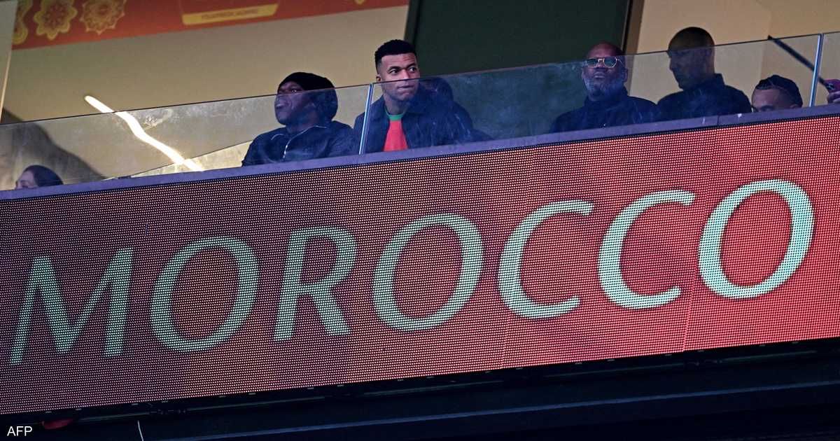 العالم اليوم - فيديو: بقميص حكيمي.. مبابي يساند المغرب أمام مالي