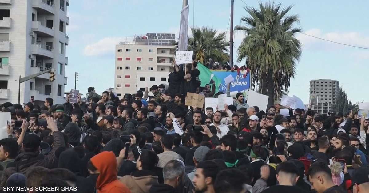 العالم اليوم - مصدر سوري: الأمن والجيش ينتشران في اللاذقية لتعزيز الاستقرار