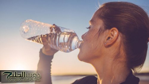 كارثة.. تحذير من شرب المياه في الزجاجات البلاستيكية