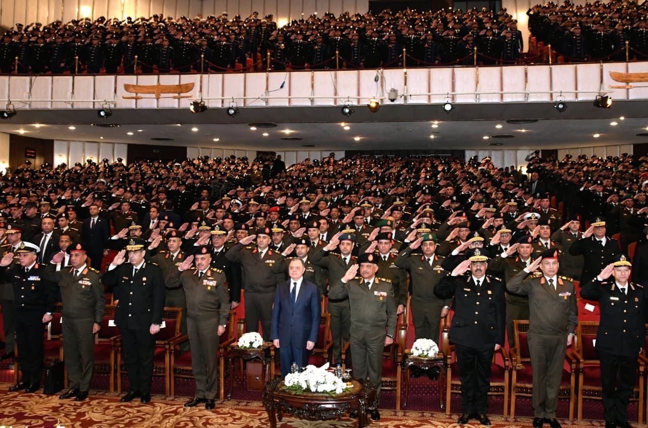 وزارتا الدفاع والداخلية تبحثان تعزيز التعاون الأمنى تزامنا مع العام الجديد