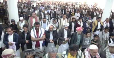 أخبار اليمن : اليمنيون يؤدون صلاة الغائب على قادة القسام الشهداء