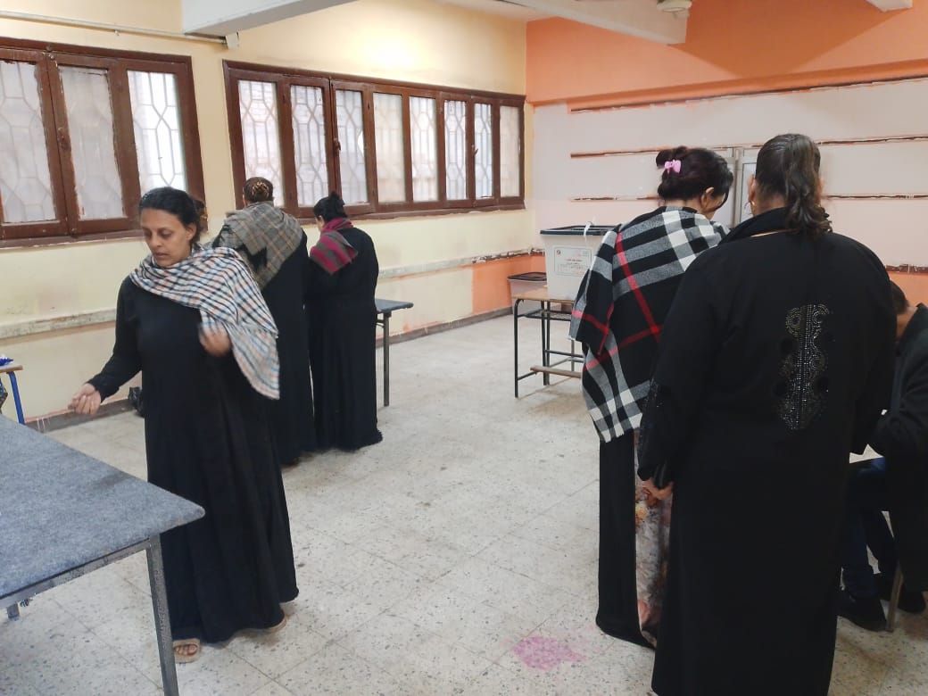 توافد الناخبين على لجان التصويت توافد الناخبين على لجان التصويت