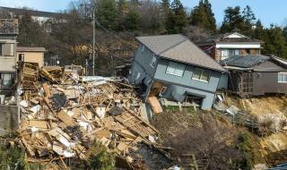 العالم اليوم - عدد قتلى زلزال اليابان يبلغ 30 وفرق الإنقاذ "تسابق الزمن"