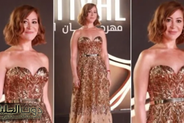 ملابس غريبة.. منة شلبي تشعل السوشيال ميدي